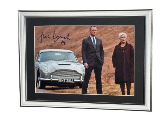 James Bond 007: Skyfall - Judi Dench as M - Framed | Catawiki