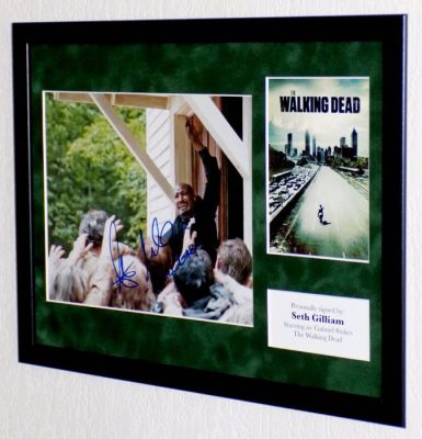 The Walking Dead - Seth Gilliam (Father Gabriel Stokes) Premium Framed, signed + Certificate of Authenticity | Catawiki