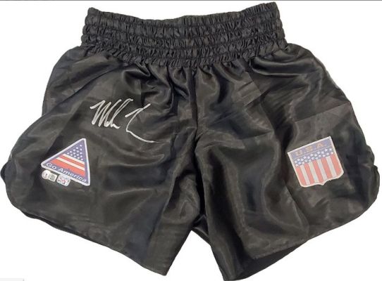 The Hangover - Mike Tyson - Signed Boxing Trunks - With COA | Catawiki