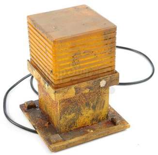 Hitchhiker’s Guide To the Galaxy, the (2005) | Alien Light | Propstore