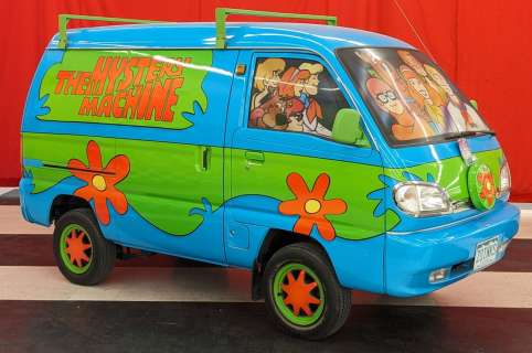 Custom Scooby-Doo Mystery Machine 1972 Mitsubishi Van | misc / divers