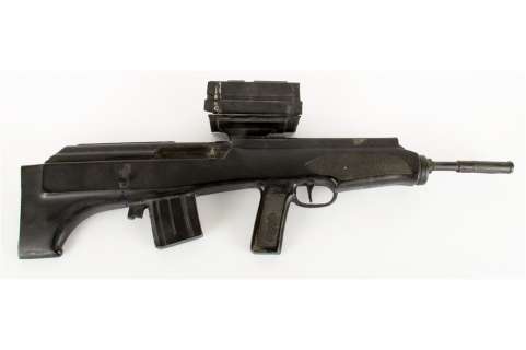 Lot 43 - Future Wars Resistance Fighter‘s Assault Rifle from The Terminator