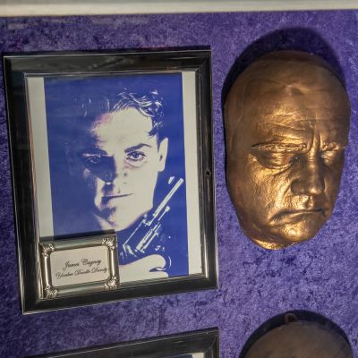 Lot 1082 - James Cagney Life Mask for Yankee Doodle Dandy | misc / divers