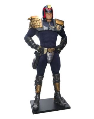 JUDGE DREDD (1995) - Lot #228 : Planet Hollywood Collection: Full-Size Planet Hollywood Judge Joseph Dredd (Sylvester Stallone) Statue
