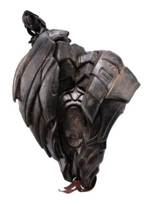 Predators (2010) | Lot 1043 : Tracker Predator’s (Carey L. Jones) Back Armor with Animatronic Plasmacaster | Propstore