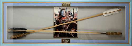 Braveheart - Two prop arrows used in the film starring Mel Gibson, with a signed photograph, 40 x… | Ewbank’s