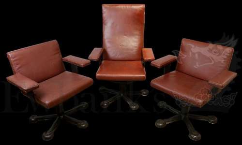 † Blake’s 7 (1981) Servalan’s (Jacqueline Pearce) ship flight deck suite of three chairs comprising | Ewbank’s