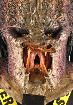 Lot 3078A - The Predator (2018) Production-made "Emissary Predator No. 2" animatronic prop head from the 20th…
