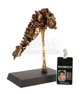 EXISTENZ (1999) - Lot 269 - Ted Pikul‘s (Jude Law) ID Badge and Bone Pistol