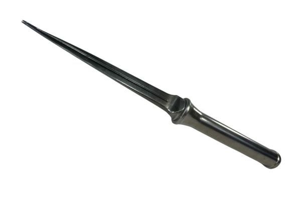 Lot 230 - Supernatural (2005 - 2020) - Angel Blade | Hanlin Auction Service