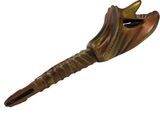 Lot 285 - Predator (1987) - Jean-Claude Van Damme Prototype Predator Weapon (From Producer Joel Silver) | Hanlin Auction Service