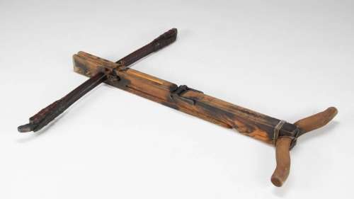 KING ARTHUR PROP CROSSBOW | Julien’s