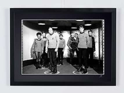 Star Trek - Classic TV - Leonard Nimoy, George Takei, Walter Koenig, William Shatner, Deforest | Star Trek - Classic TV - Leonard Nimoy, George Takei, Walter Koenig, William Shatner, DeForest - Wooden Framed 70X50 cm - Limited Edition Nr 01 of 30 - Serial ID 30388 - Original Certificate (COA), Hologram Logo Editor and QR Code | Catawiki