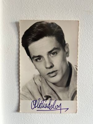 Alain Delon photo avec signature - autographe | Catawiki