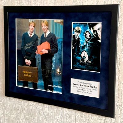 Harry Potter - James & Oliver Phelps (Fred & George Weasley) Framed, DOUBLE signed, COA & Photo signing | Catawiki