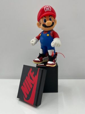 Alvin Silvrants - Sculpture, Super Mario Bros Mario - Nike Jordan off white - 21 cm - Plastic - 2025 | Catawiki