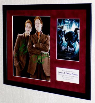Harry Potter - James & Oliver Phelps (Fred & George Weasley) Framed, DOUBLE signed, COA & Photo signing | Catawiki