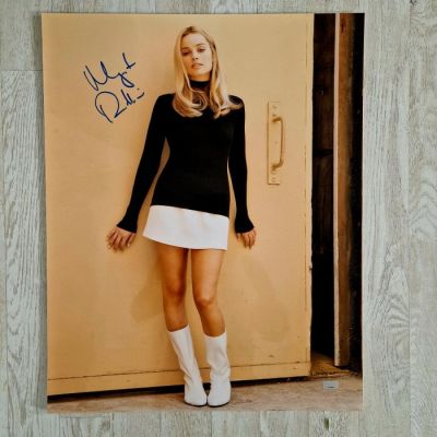 Once upon a time in Hollywood - Signed by Margot Robbie - Celebrity Authentics COA, check online | Catawiki