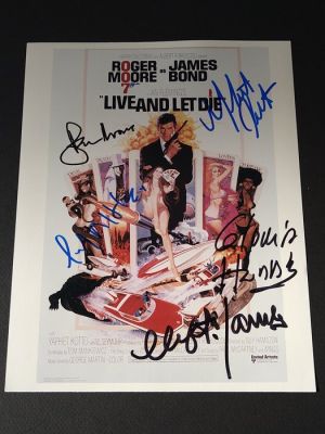 James Bond 007: Live And Let Die - Sir Roger Moore + Multiple cast x 4 - Photo with five signatures with COA | Catawiki