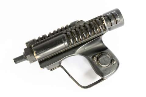 BIKER SCOUT (IMPERIAL SCOUT TROOPER) BLASTER WEAPON FROM STAR WARS RETURN OF THE JEDI - WITH DVD | Julien’s