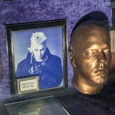 Lot 1064 - Kiefer Sutherland Life Mask for The Lost Boys | misc / divers
