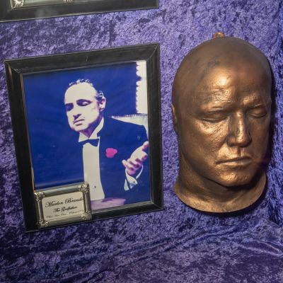 Lot 1083 - Marlon Brando Life Mask for The Godfather | misc / divers