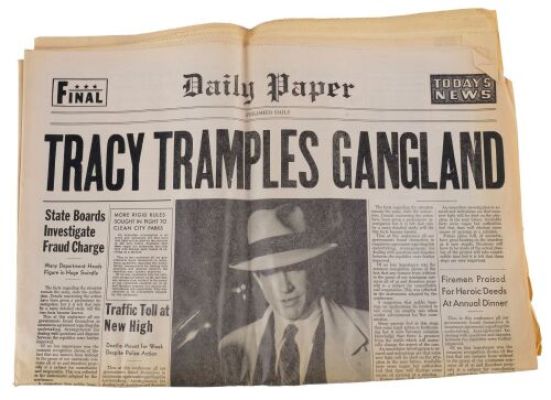 DICK TRACY (1990) - Lot #636 : Tracy Tramples Gangland Newspaper