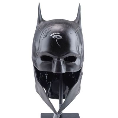 THE BATMAN (2022) - Lot #2030 : Robert Pattinson-Autographed Batman‘s Cowl Replica
