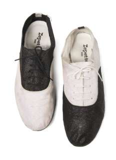 Paire de Richelieus " Zizi " de Matthieu Chedid Dit M, Portées Pour Sa Tournée " Mister Mystère " Et Dédicacées Par L’artiste Repetto | Paire de Richelieus " Zizi " en cuir pailleté bicolore | Artcurial