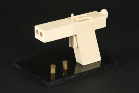 Lot 931 - John Malkovich improvised gun In the Line of Fire