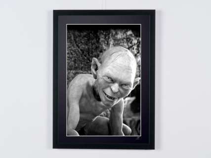 The Lord of the Rings - Andy Serkis As "Gollum" | THE LORD OF THE RINGS - Andy Serkis as "Gollum" - Fine Art Photography - Luxury Wooden Framed 70X50 cm - Limited Edition 01 of 30 - Serial ID 30680 - Original Certificate (COA), Hologram Logo Editor and QR Code | Catawiki