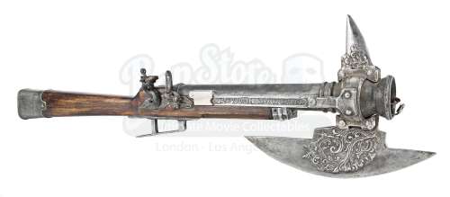 ASSASSIN‘S CREED - Joseph Lynch‘s (Brendan Gleeson) Special Effects Guillotine Gun