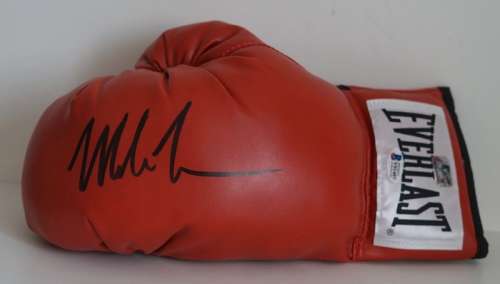 The Hangover - Mike Tyson - Autograph, Boxing Glove with Beckett COA | Catawiki