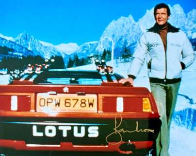 James Bond - Signed by Sir Roger Moore, with COA | Catawiki