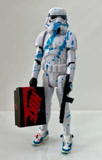 Alvin Silvrants (1979) - Sculpture, NIKE AIR JORDAN Stormtrooper Off-white - Star Wars - 30 cm - Plastic - 2025 | Catawiki