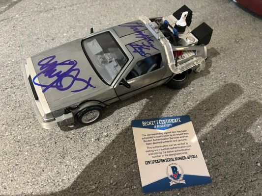 Back to the Future - Michael J Fox + Christopher Lloyd - Double Signed 1:24 DeLorean - Beckett COA | Catawiki