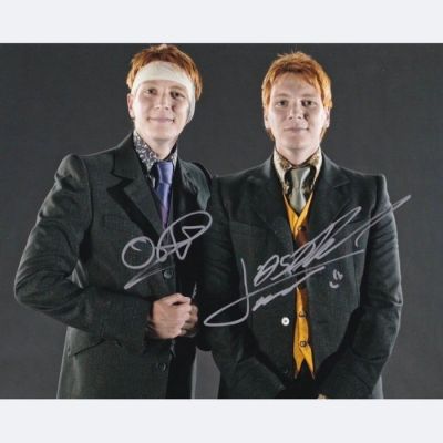 Harry Potter - Signed by James and Oliver Phelps (Fred and George Weasley) | Catawiki