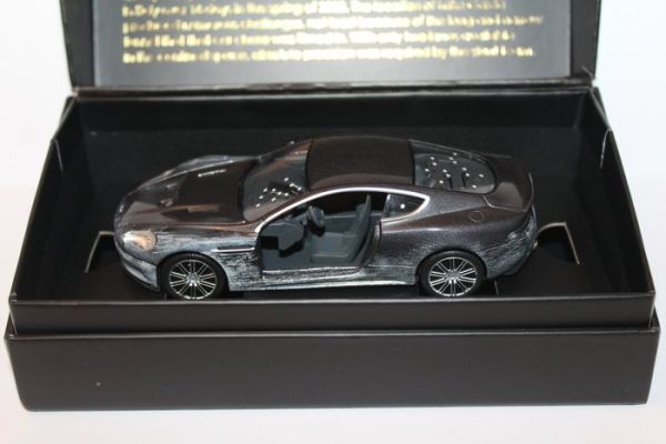 James Bond 007: A Quantum of Solace - Daniel Craig - Aston Martin DBS - After Collision With Heavy Goods Vehicle - Corgi Toys, CC03805 | Catawiki