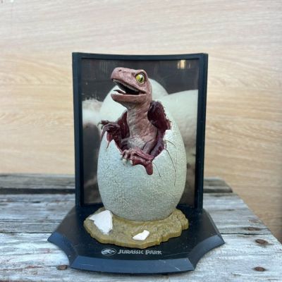 Jurassic Park - Hasbro - - Movie prop Jurassic World peripheral: Velociraptor hatching | Catawiki
