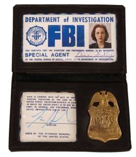 Lot 410 - THE X FILES GILLIAN ANDERSON “DANA SCULLY” FBI CREDENTIALS