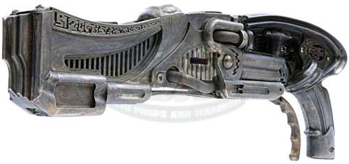 Lot 86 - Chronicles of Riddick, The - Hero Necromonger Rifle