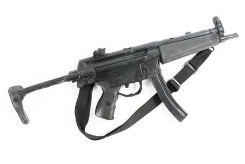 Lot 1055 - "DIE HARD" MP5 STUNT MACHINE GUN (WITH DVD)