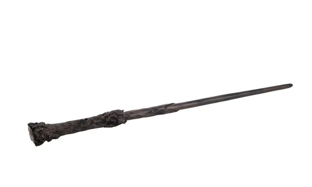 Harry Potter And the Goblet of Fire | Lot #399 - Harry Potter (Daniel Radcliffe) Wand Prop | Julien’s