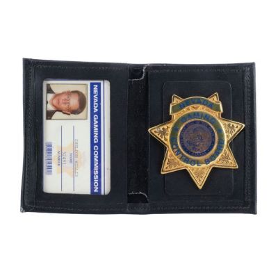 OCEAN‘S ELEVEN (2001) - Lot #881 : Linus Caldwell‘s (Matt Damon) Badge and Fake ID