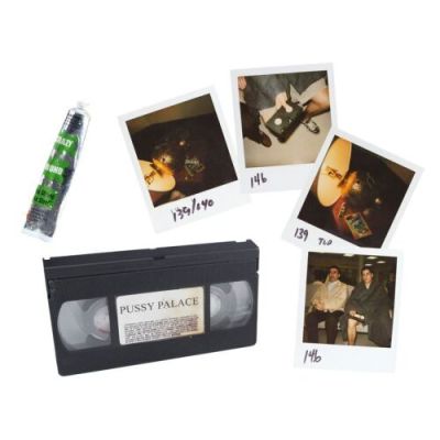 AMERICAN PIE 2 (2001) - Lot #12 : Jim Levenstein‘s (Jason Biggs) "Pussy Palace" VHS and Crazy Glue with Set of Four Continuity Photos