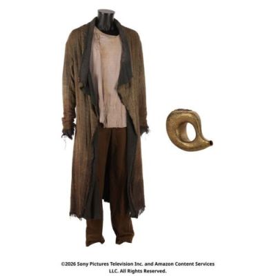 Wheel of Time, the (T.V. Series, 2021-2023) | Lot  173. Mat Cauthon’s Costume and Horn of Valere | Propstore