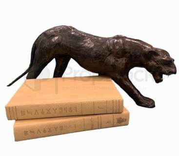 Lot 153 - Black Panther Book & Statue Set