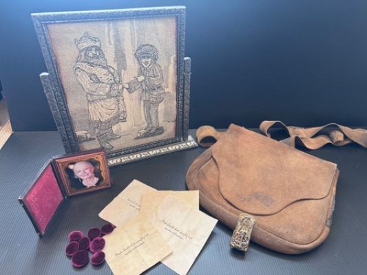 The Santa Clauses Clause Screen Used Hero Bernard Props Clicker Photo Bag