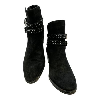 Lot 126: Fargo (2014-2024) Nikki Swango (Mary Elizabeth Winstead) Screen Worn Boots Ss 3 | VIP Fan Auctions