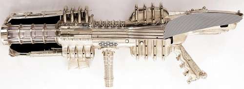 Lot 963 - "Mr. Freeze" Arnold Schwarzenegger rifle created for Batman and Robin.